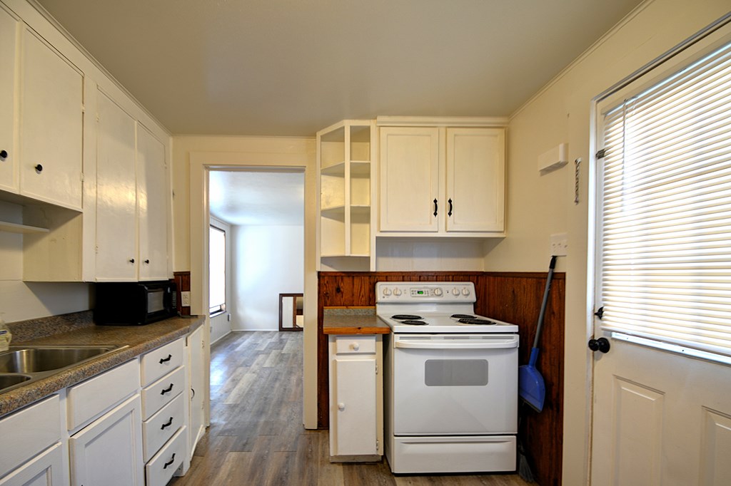 1707-a E Main St Property Photo 9