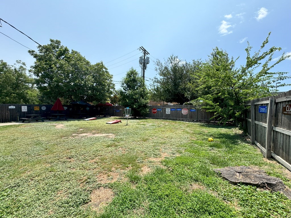 521-601 Clay St Property Photo 45