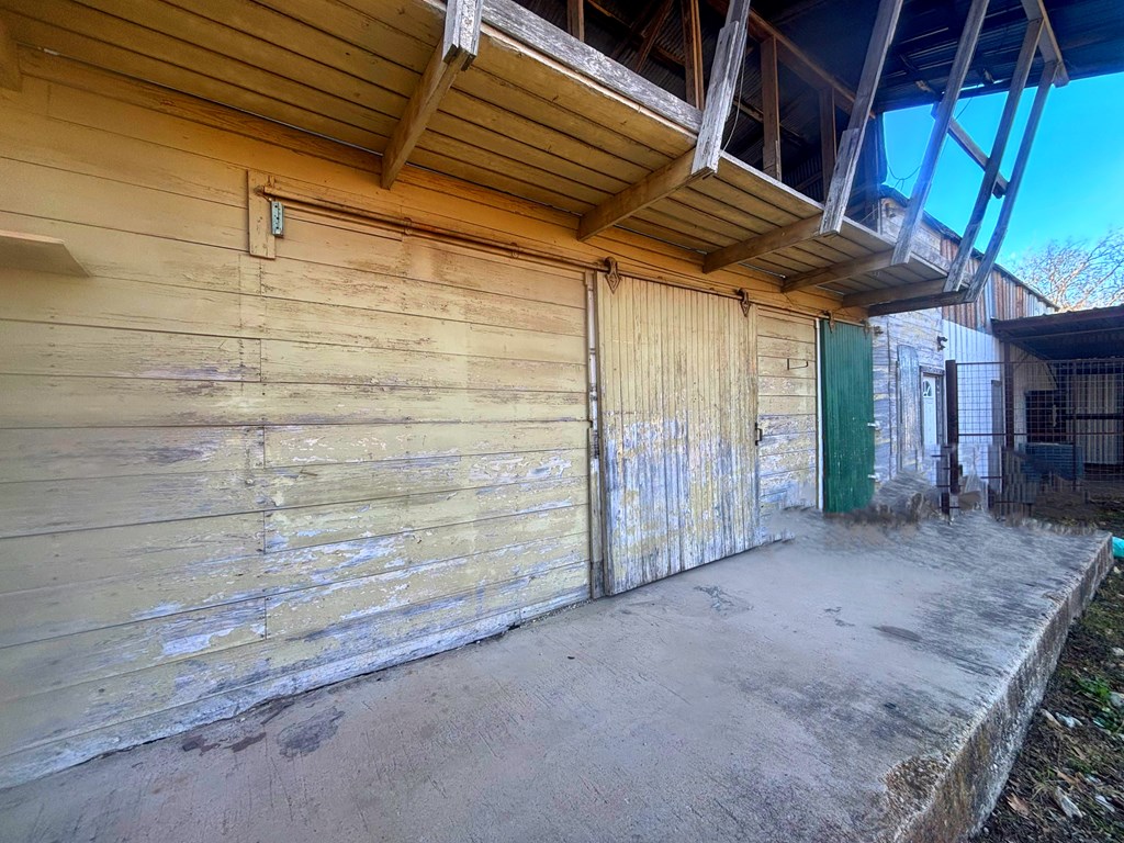 100 N Nueces St Property Photo 13