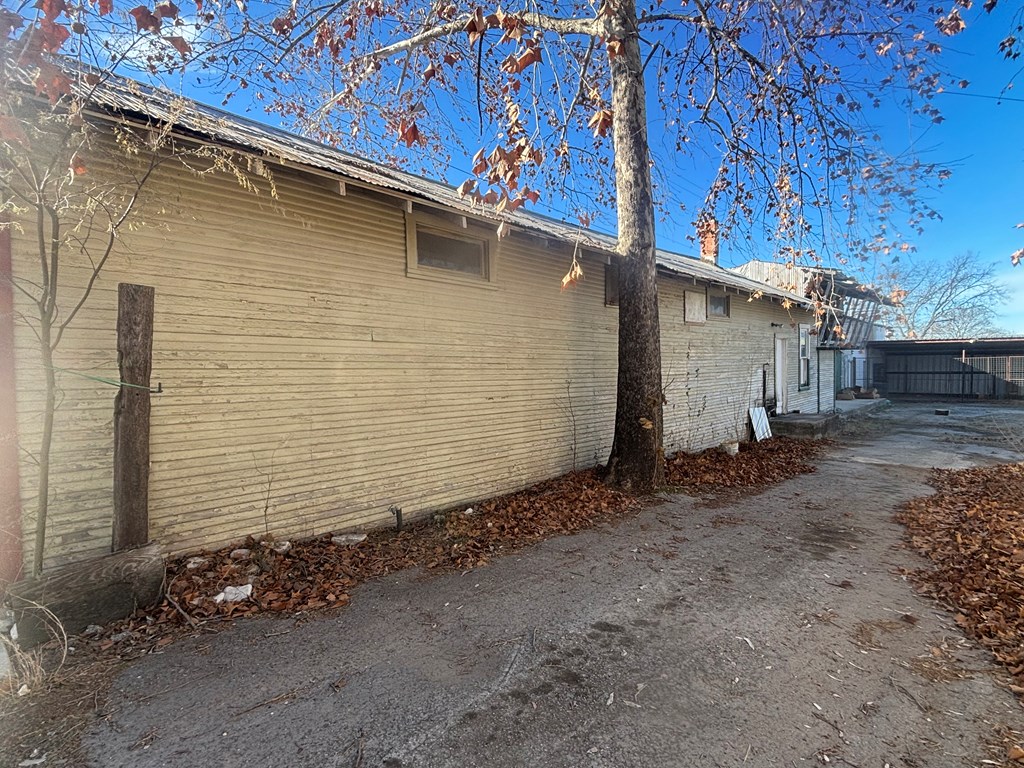 100 N Nueces St Property Photo 17