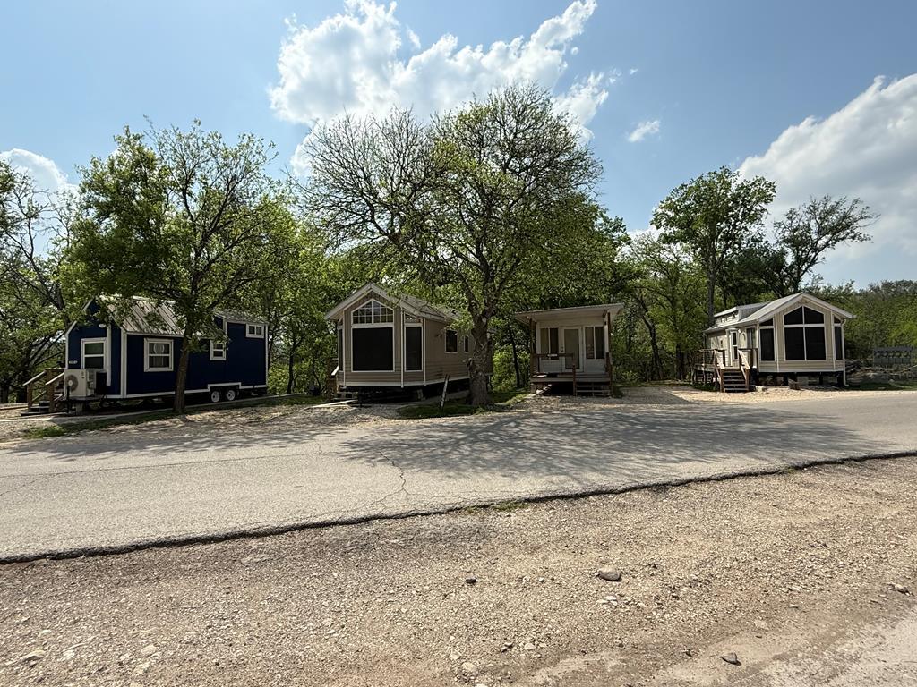 2915 Riverside Dr Property Photo 1