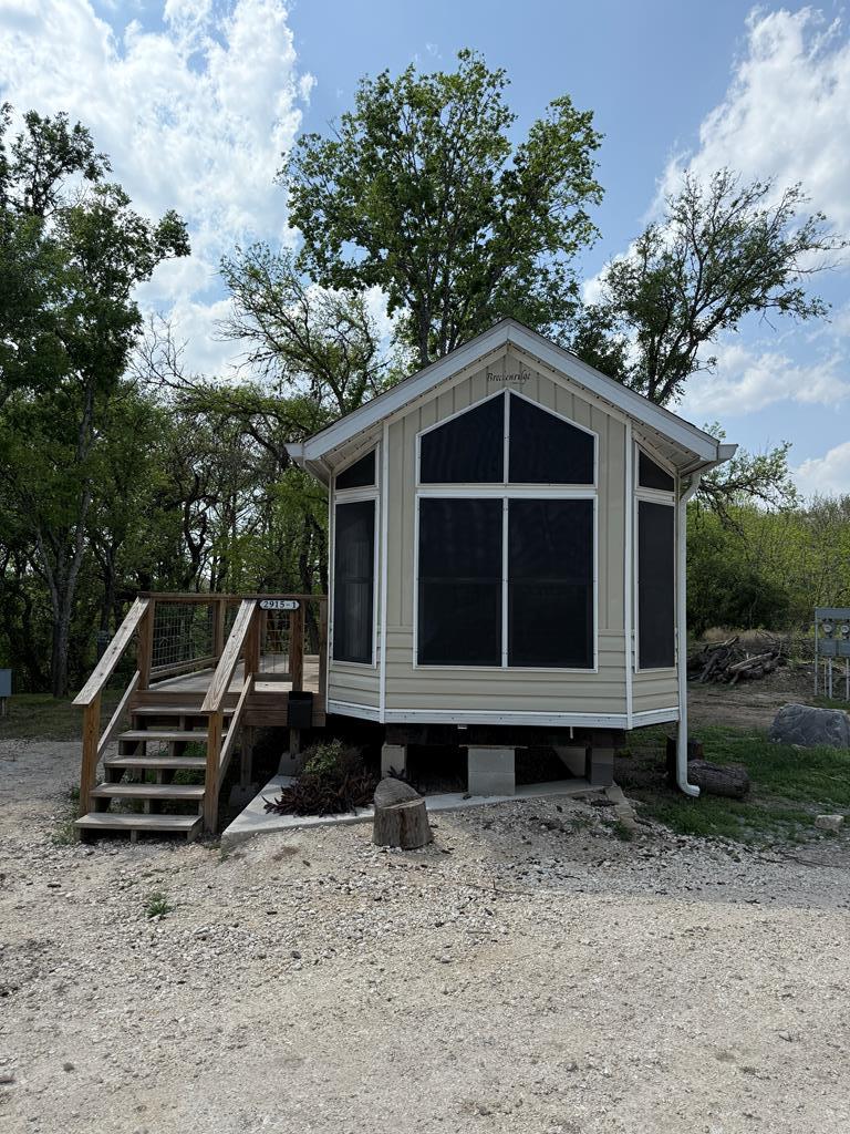 2915 Riverside Dr Property Photo 2