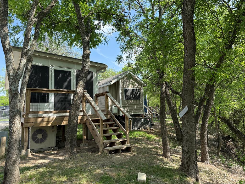 2915 Riverside Dr Property Photo 5