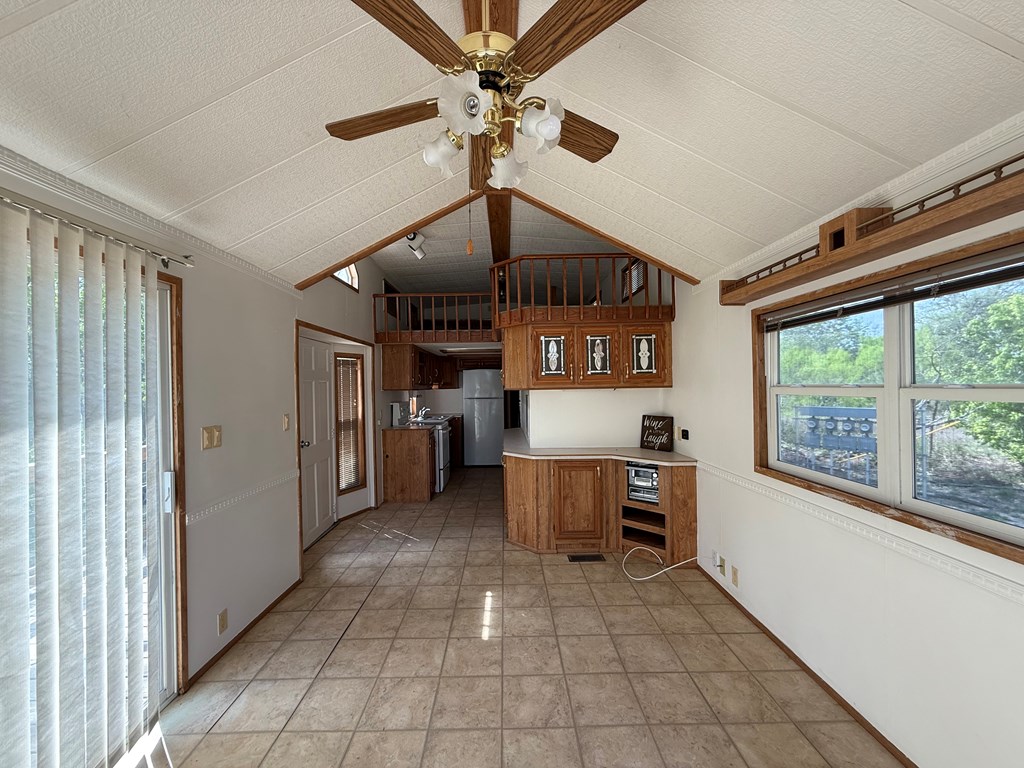 2915 Riverside Dr Property Photo 8