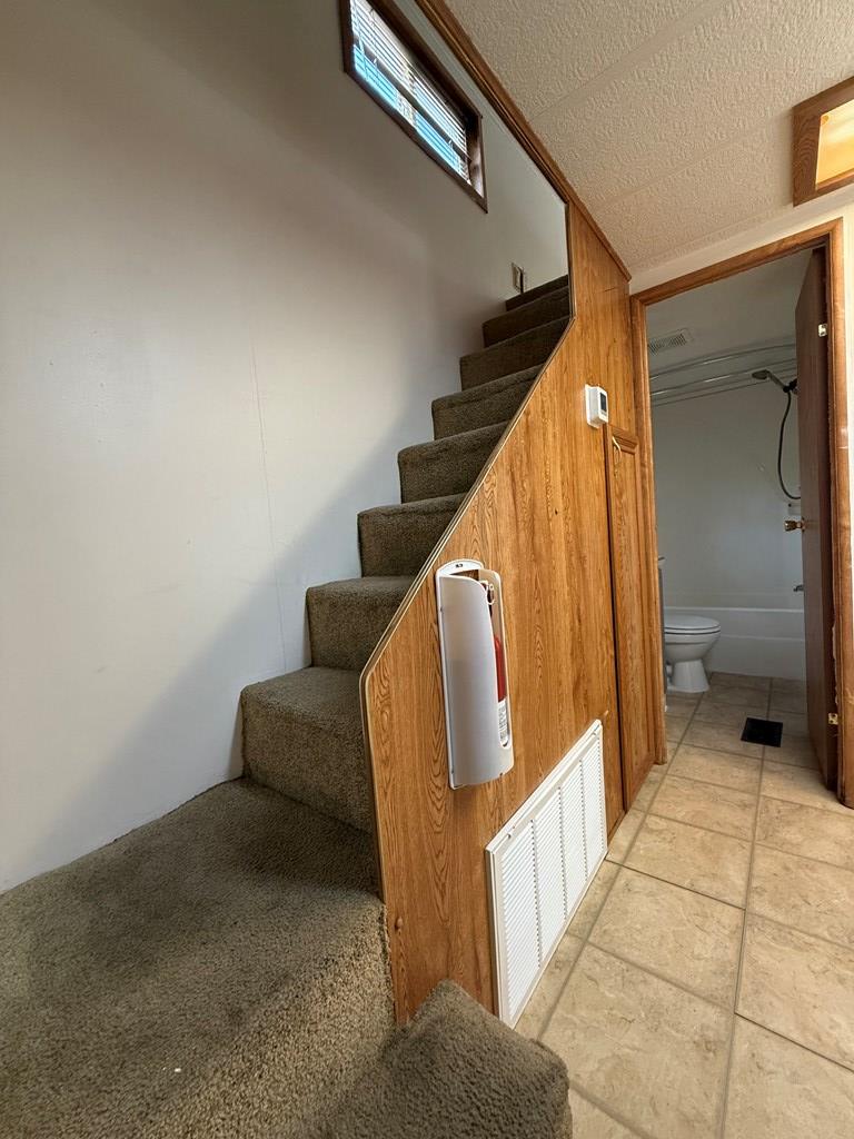 2915 Riverside Dr Property Photo 12