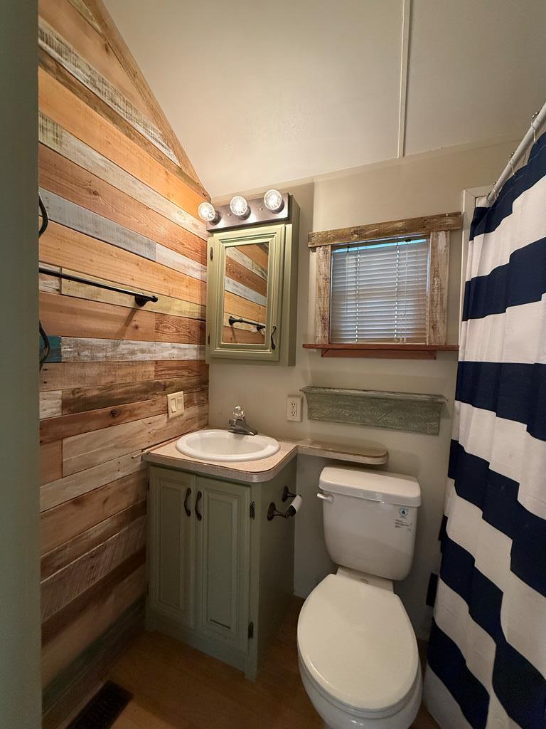 2915 Riverside Dr Property Photo 27