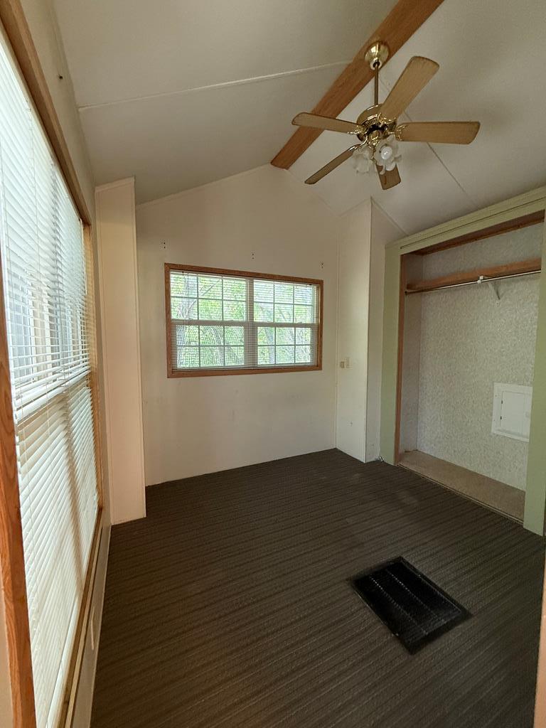 2915 Riverside Dr Property Photo 29