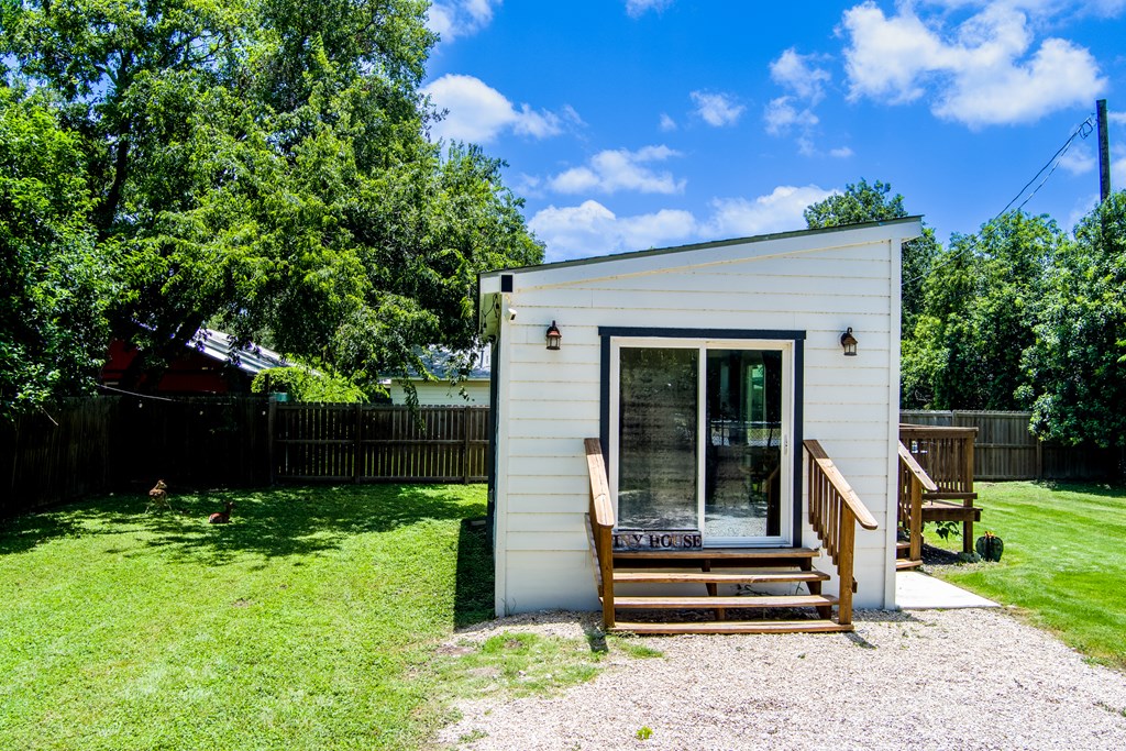 1220 Aransas St Property Photo 4