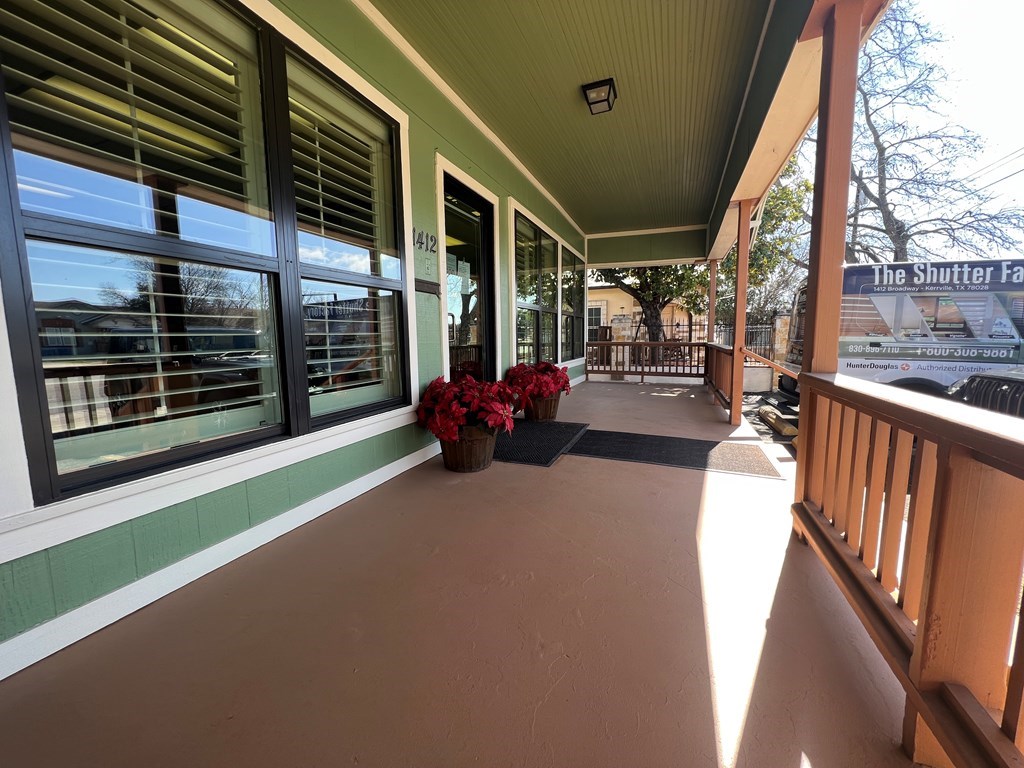 1412 Broadway St Property Photo 3