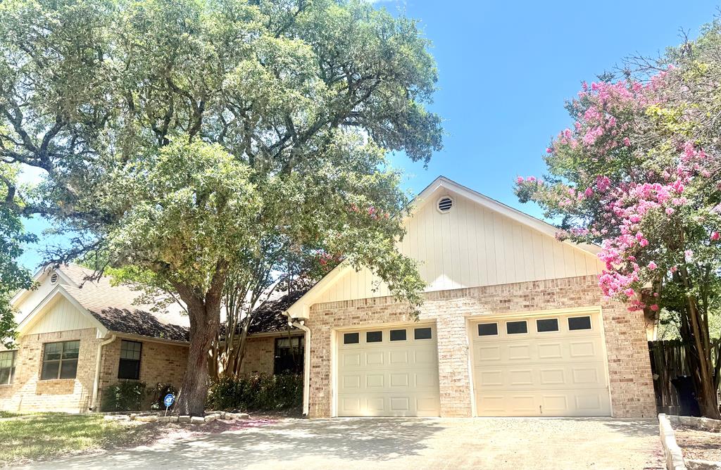 1310 Warbler Dr Property Photo 1