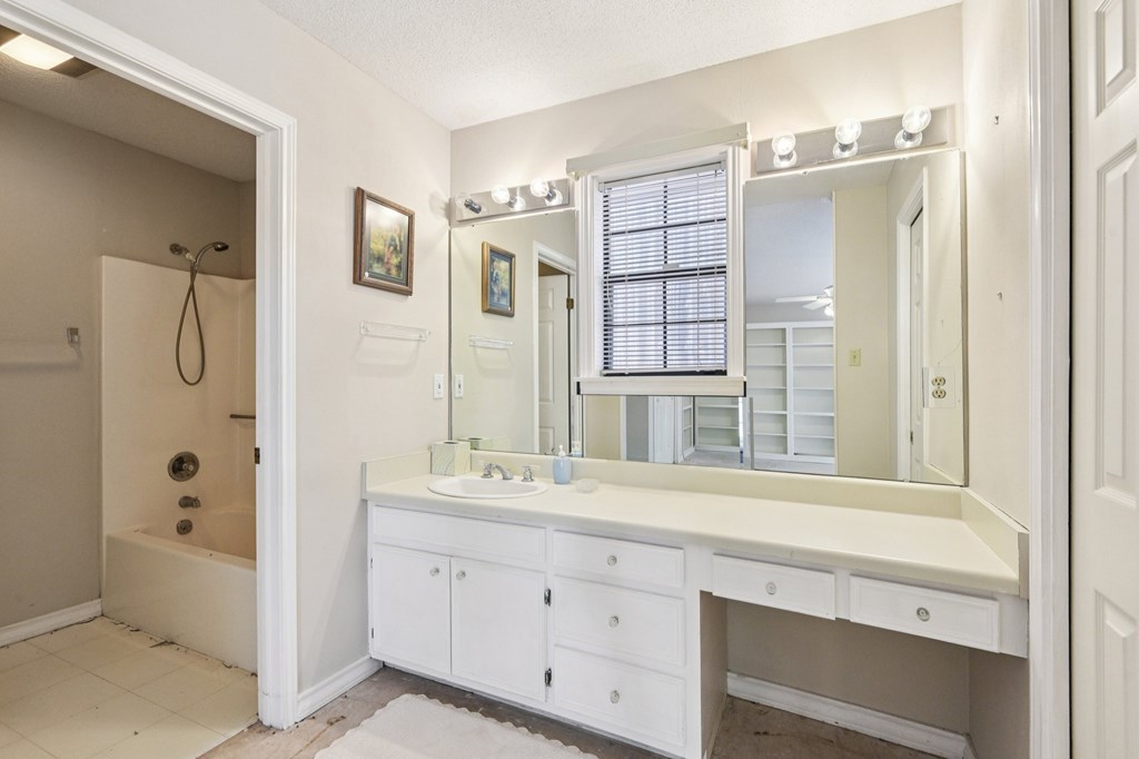 1310 Warbler Dr Property Photo 11