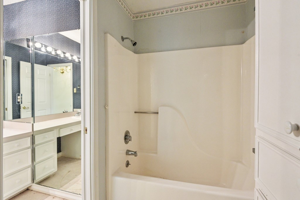 1310 Warbler Dr Property Photo 18