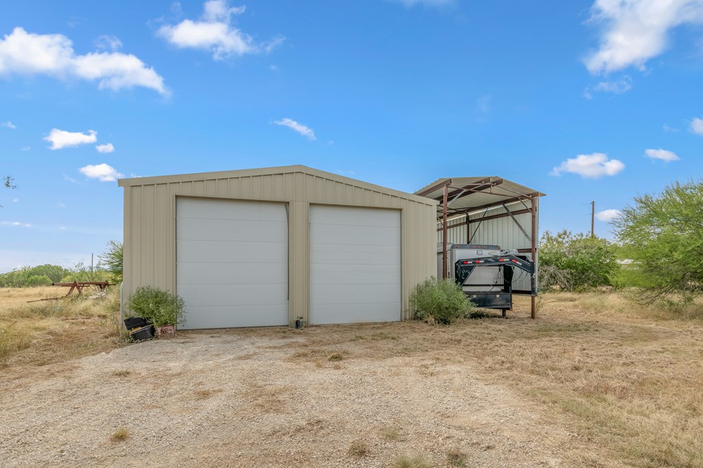 677 Kahn Dr Property Photo 15