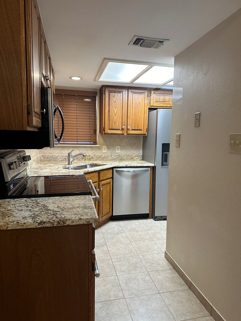 1900b West Lane Property Photo 6