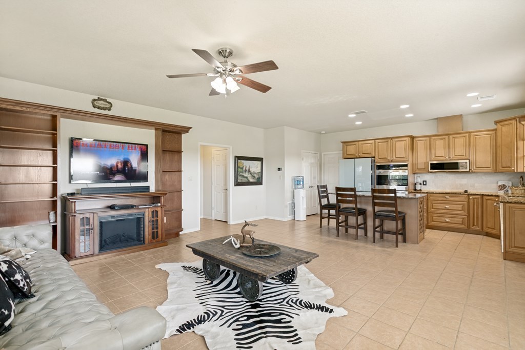 2881 Aviation Loop Property Photo 6