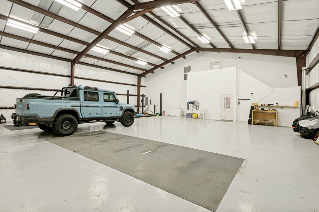 2881 Aviation Loop Property Photo 17