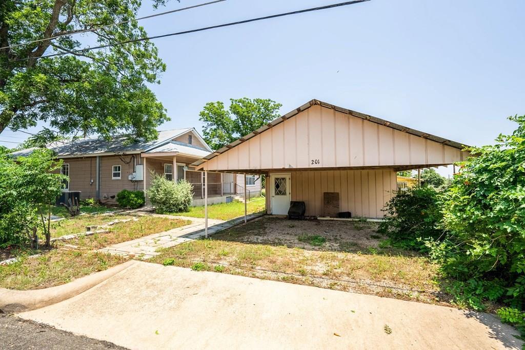 201 E Highway St Property Photo 1