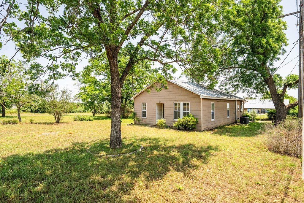 201 E Highway St Property Photo 2