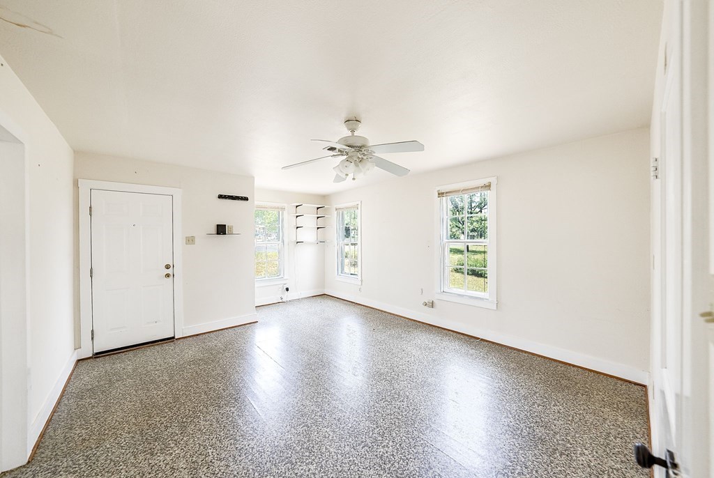 201 E Highway St Property Photo 6