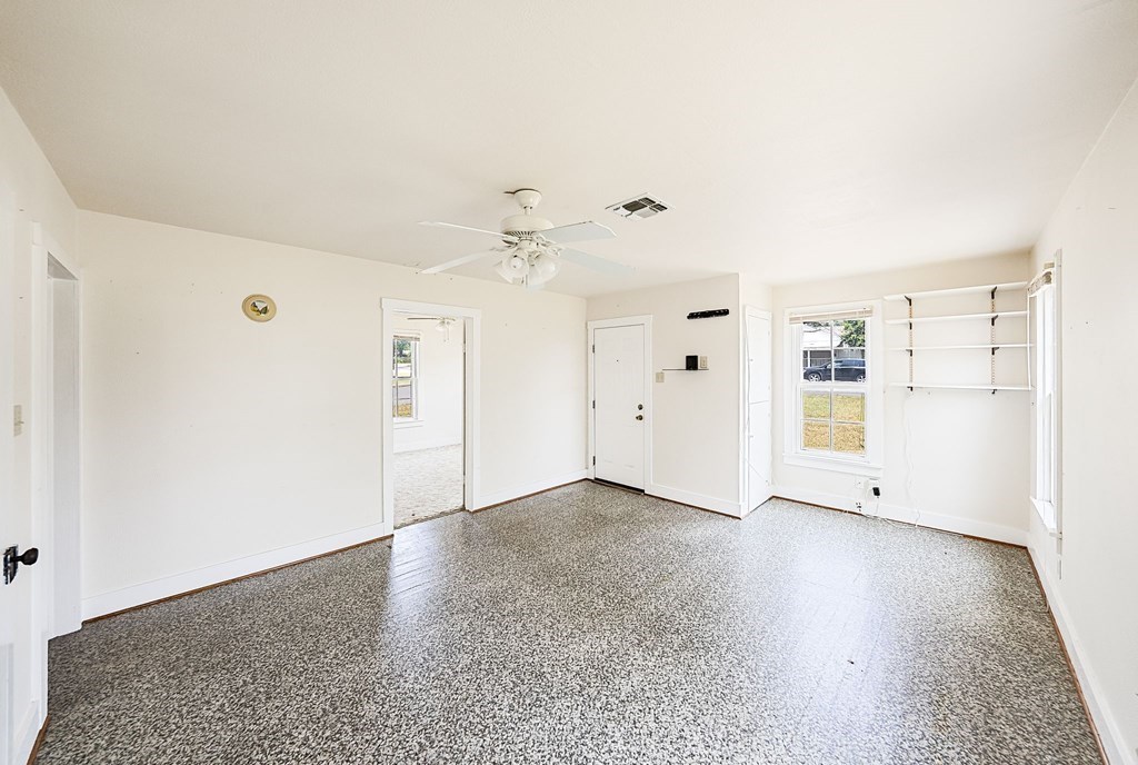 201 E Highway St Property Photo 7