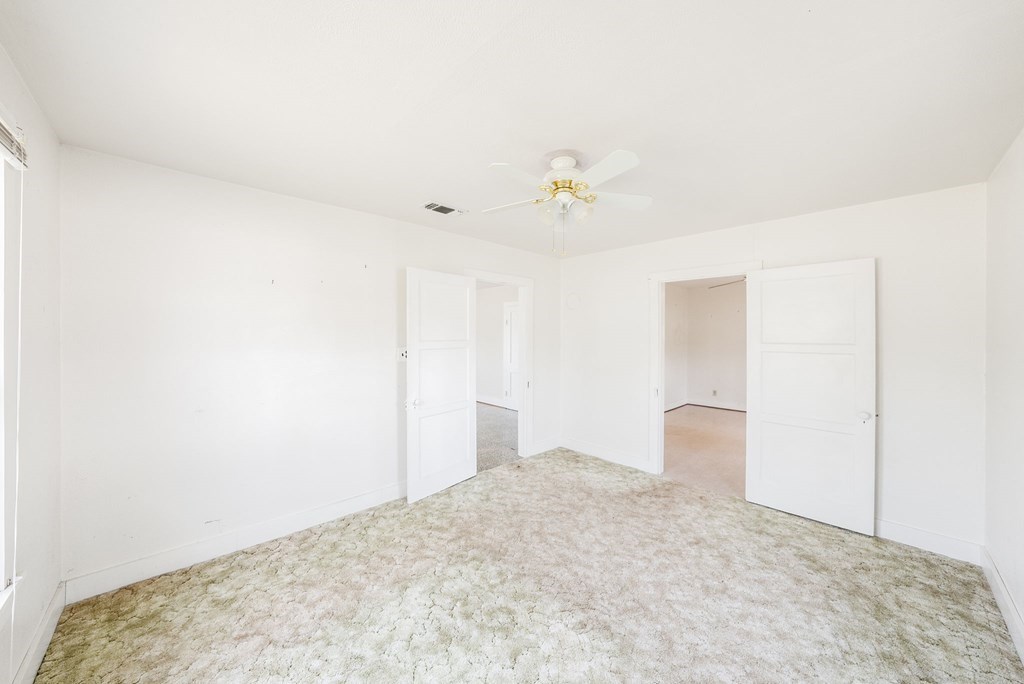 201 E Highway St Property Photo 10