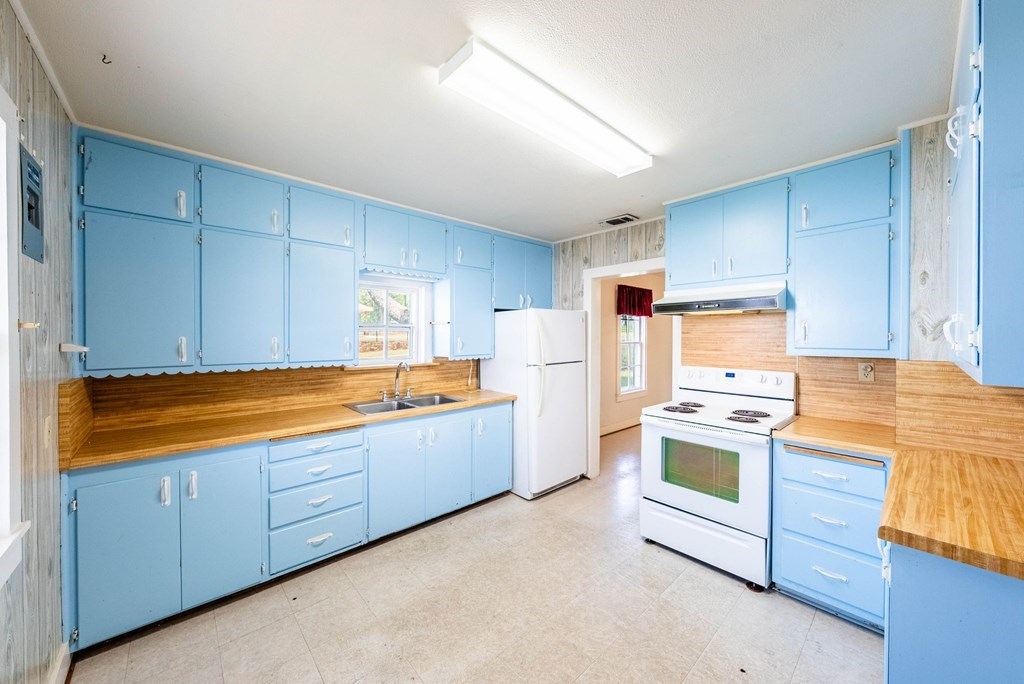 201 E Highway St Property Photo 15