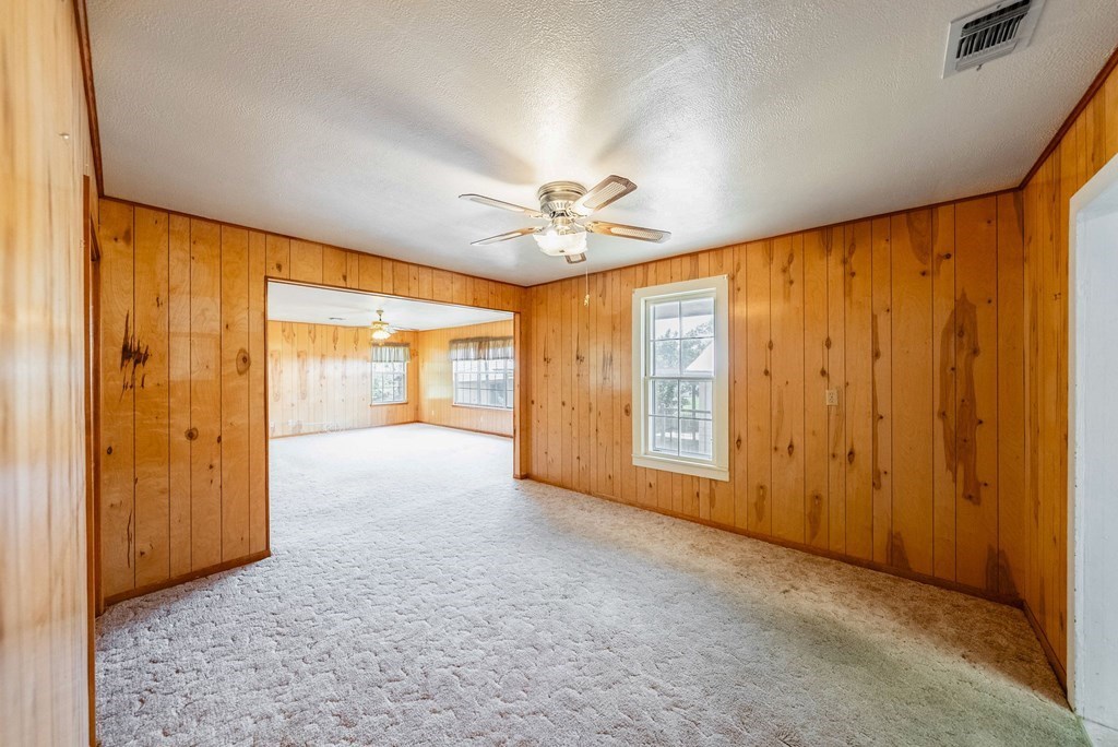 201 E Highway St Property Photo 18
