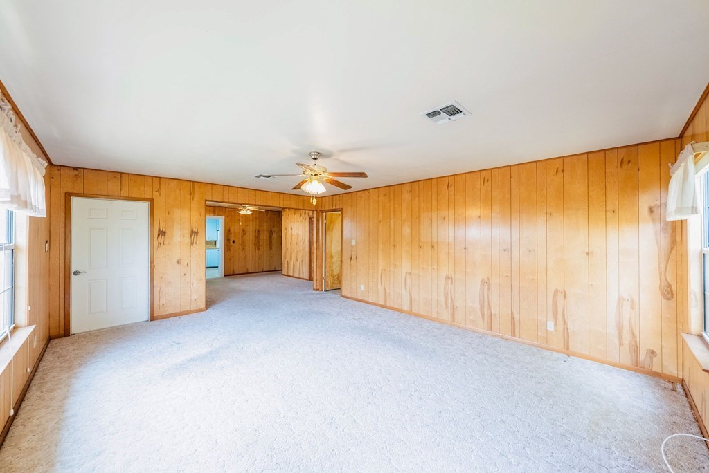 201 E Highway St Property Photo 21