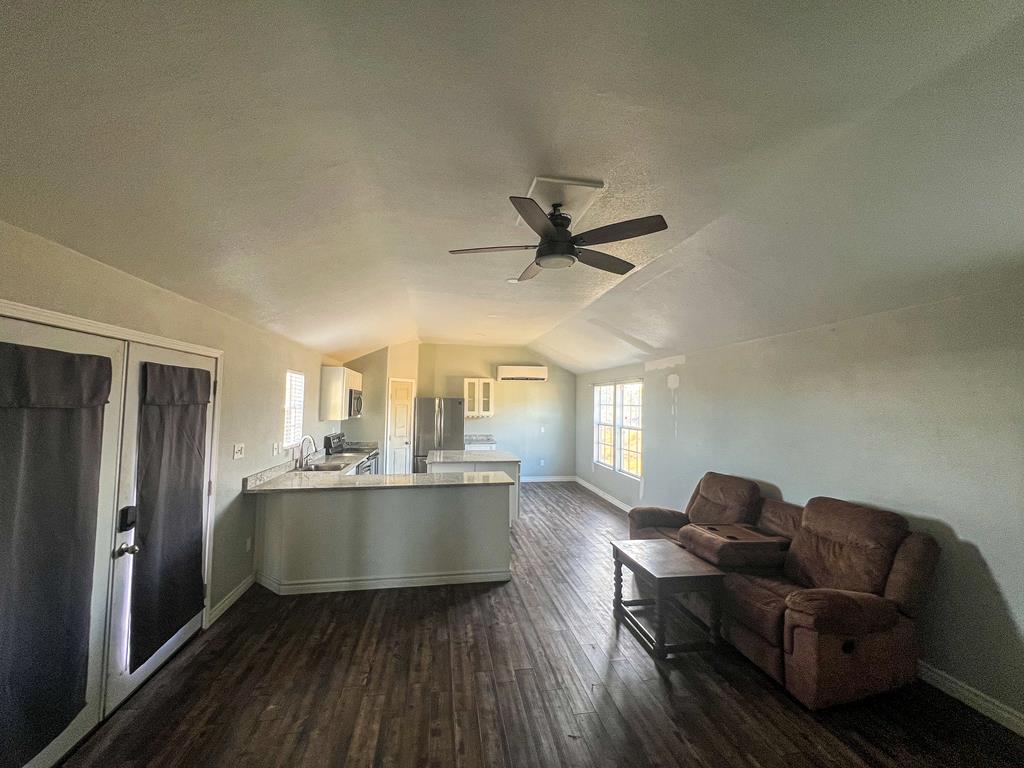 420 Sky Harbor Property Photo 4