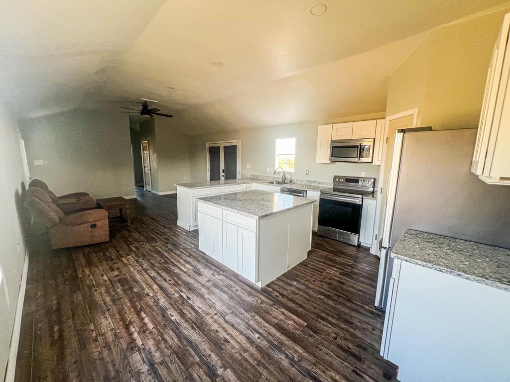 420 Sky Harbor Property Photo 6