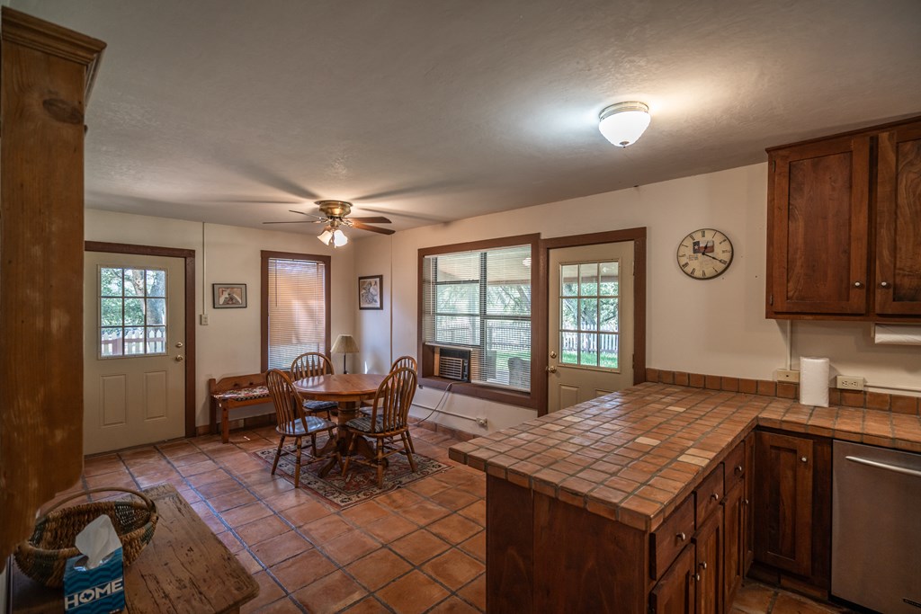 124628 Property Photo 18