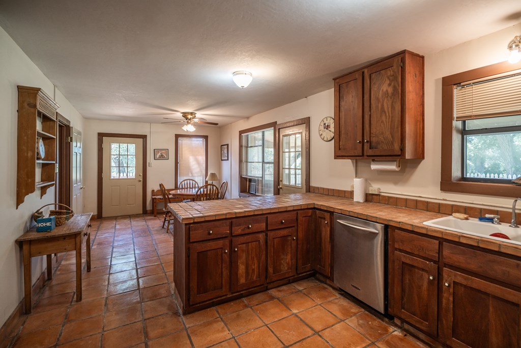 124628 Property Photo 19