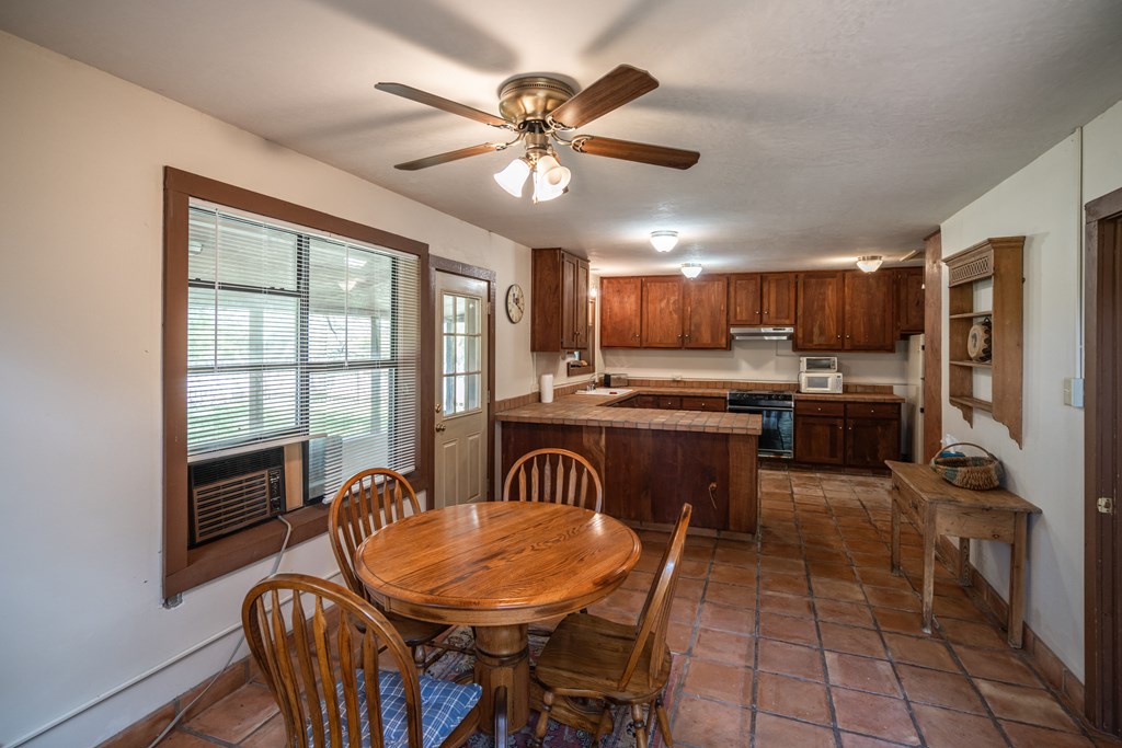 124628 Property Photo 22