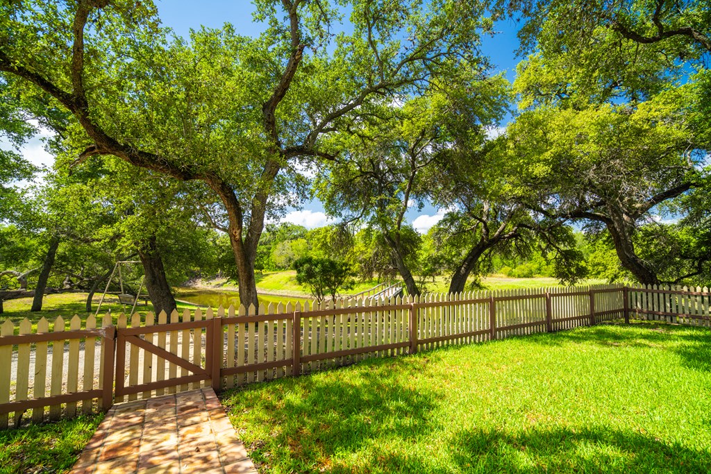 124628 Property Photo 23