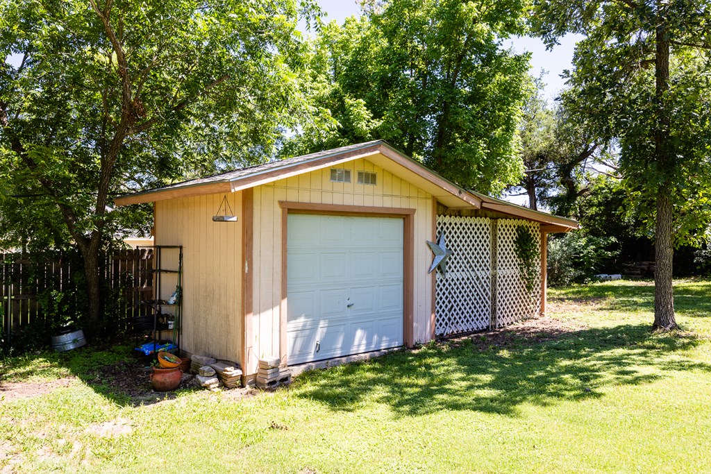 705 Overhill Dr Property Photo 39