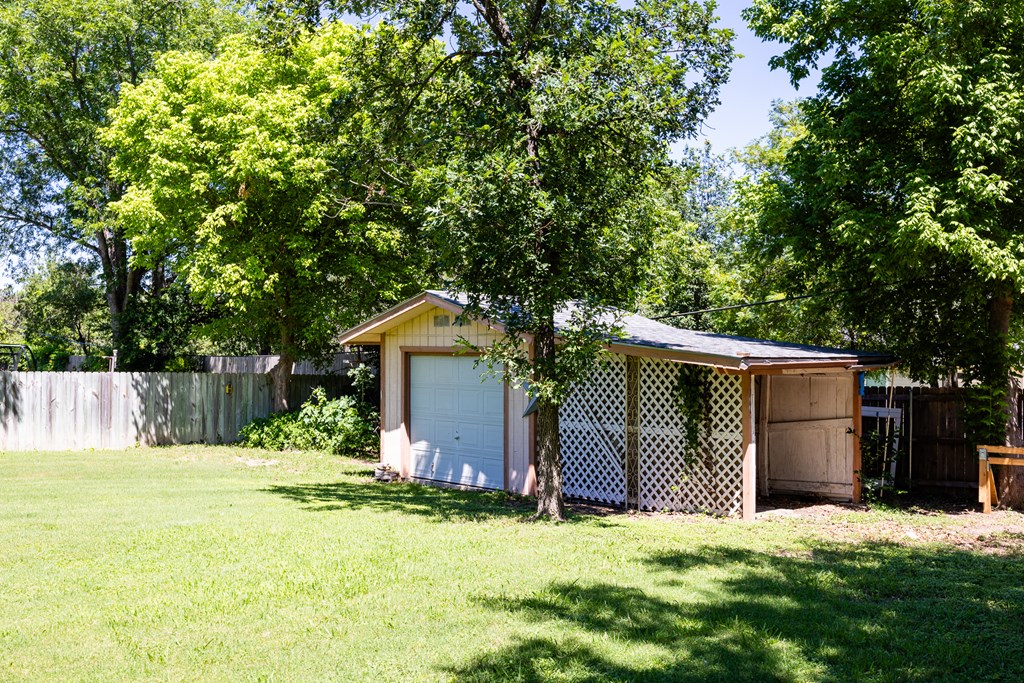 705 Overhill Dr Property Photo 40