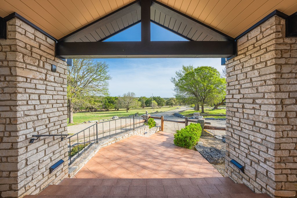 377 Shin Oak Way Property Photo 6