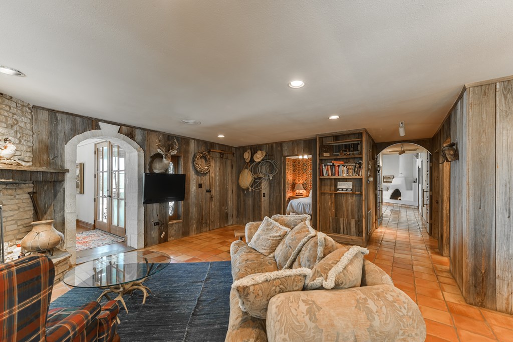 124863 Property Photo 13