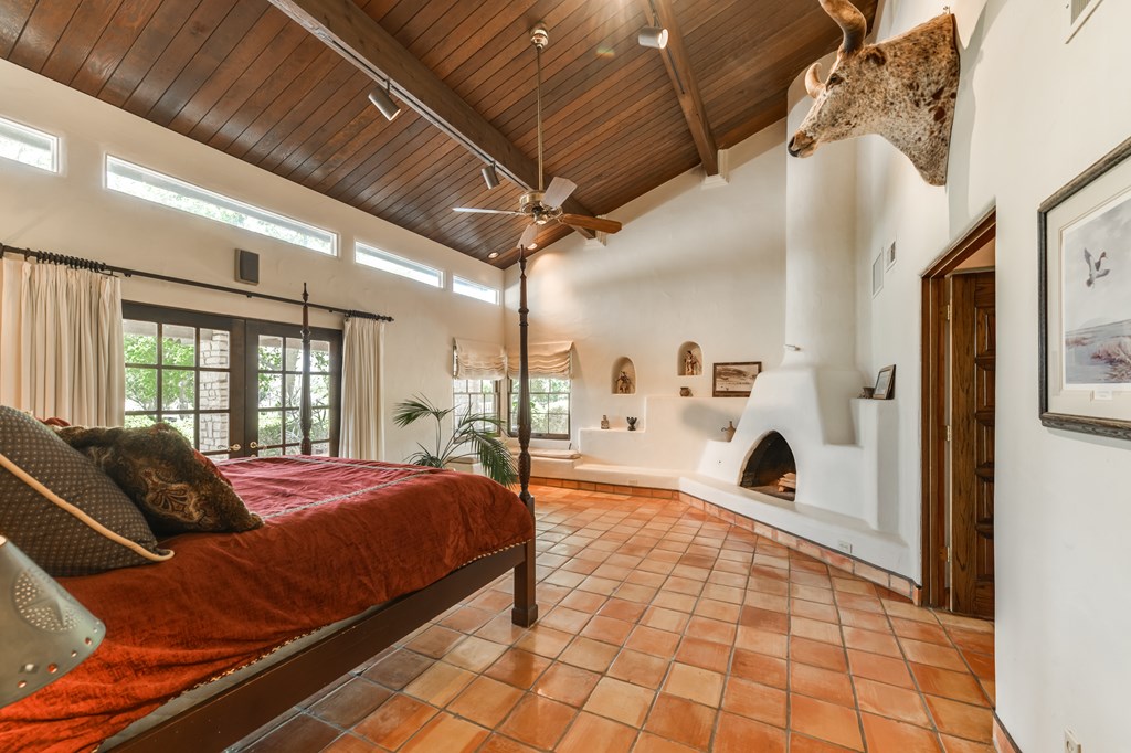 124863 Property Photo 18
