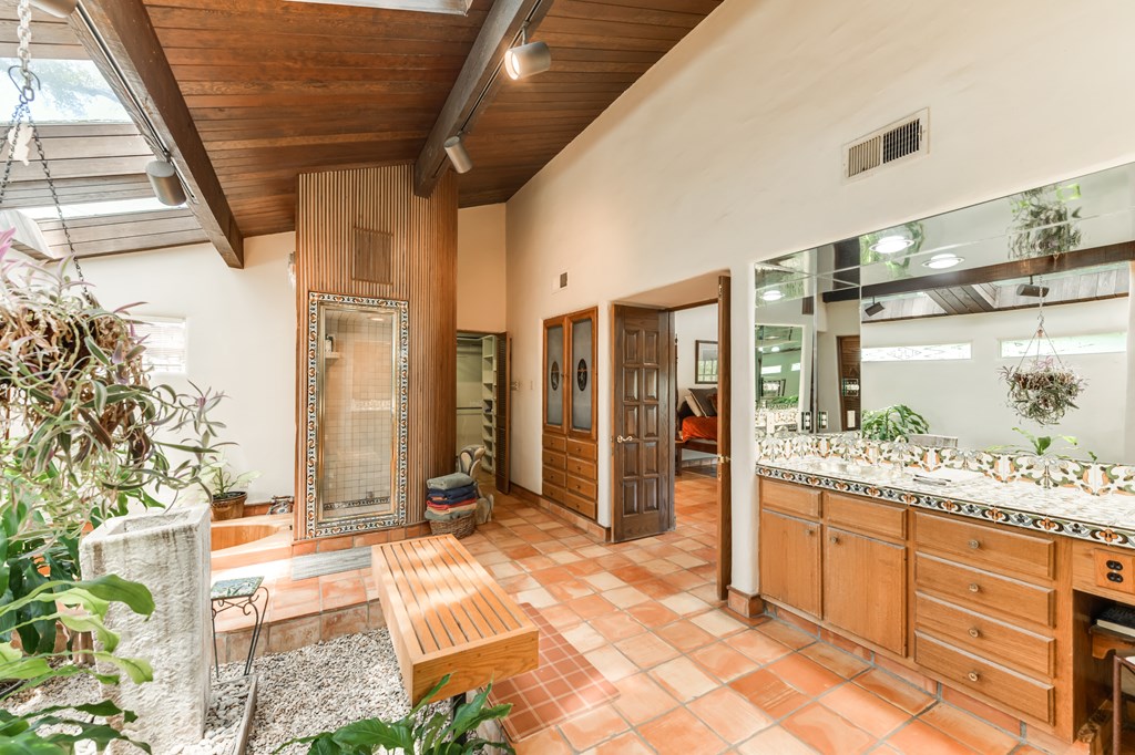 124863 Property Photo 19