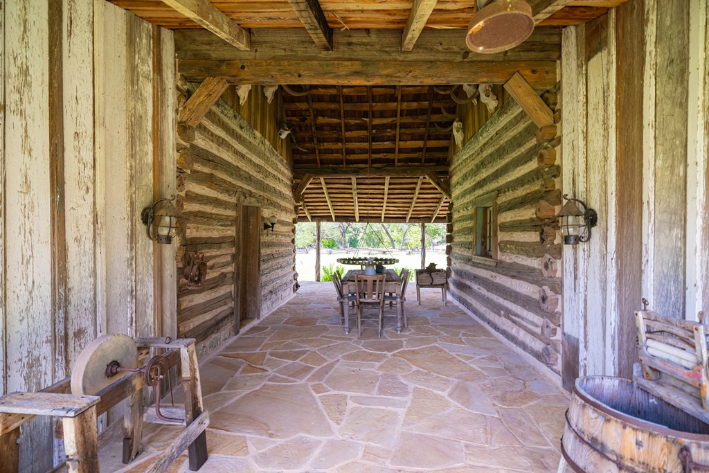 124863 Property Photo 24