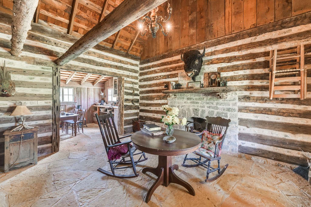 124863 Property Photo 25