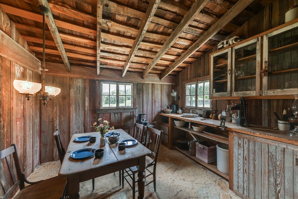 124863 Property Photo 26