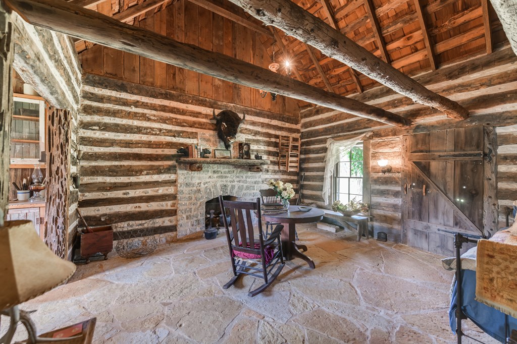 124863 Property Photo 28