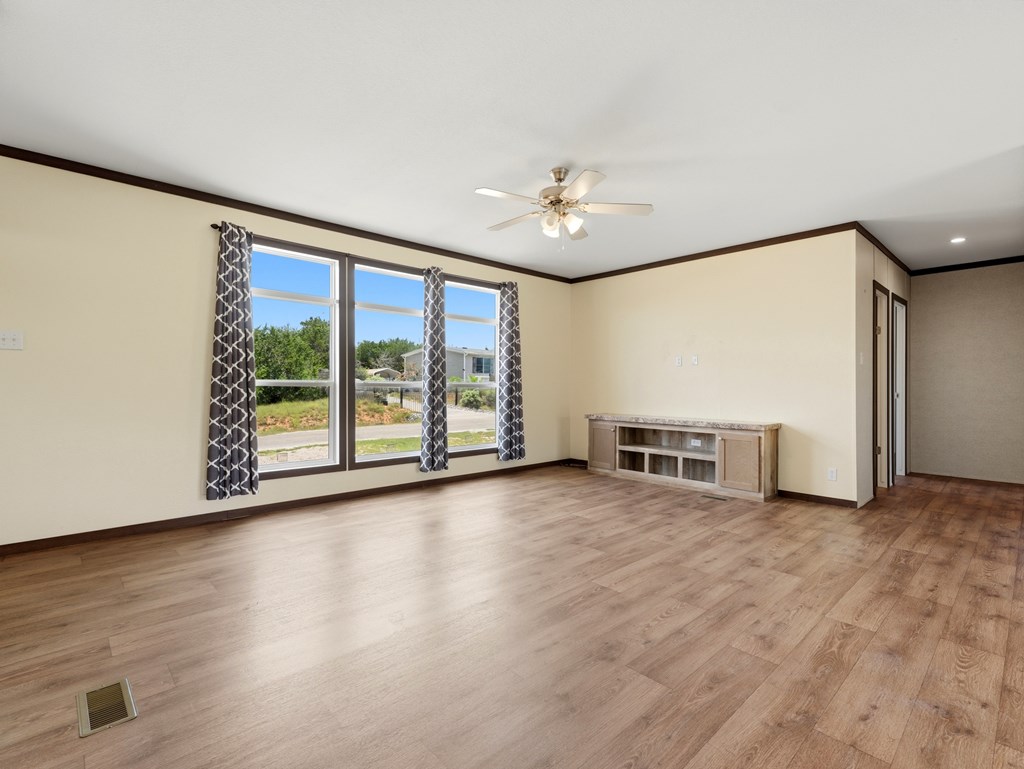 504 Pr 1523 Property Photo 6