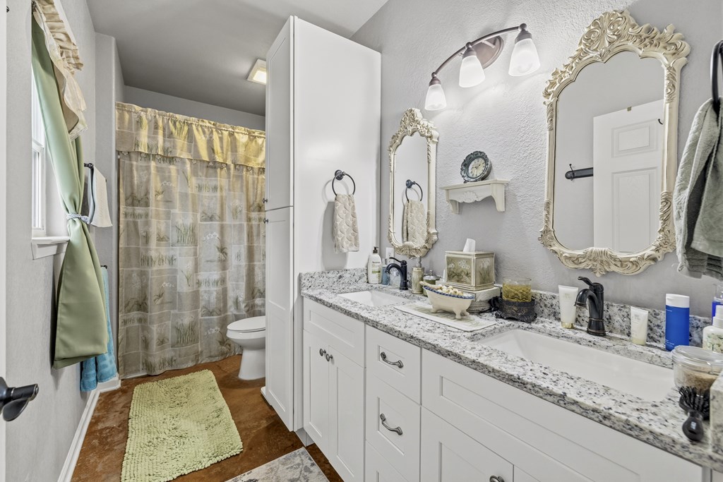 501 N Burleson Property Photo 11
