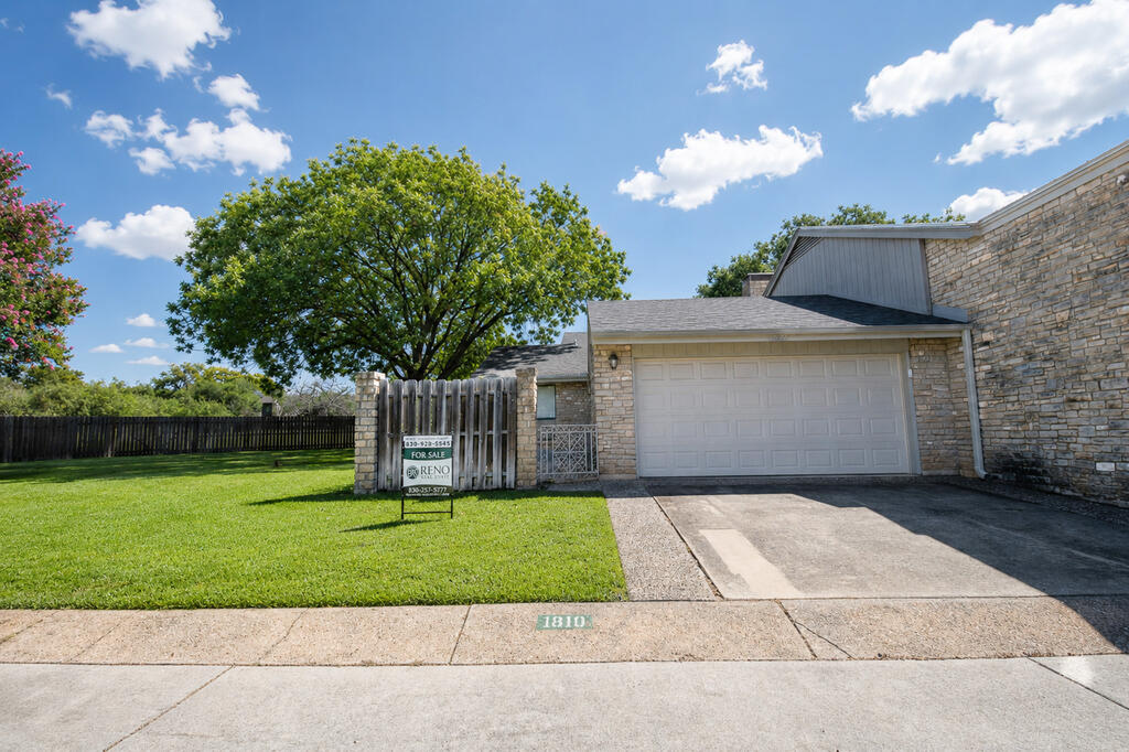 1810 N Woodstone Dr Property Photo 1