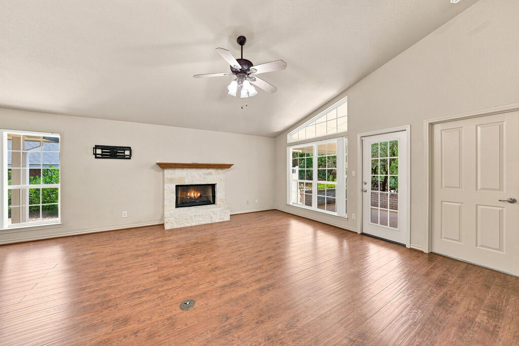 1237 Victory Lane Property Photo 6