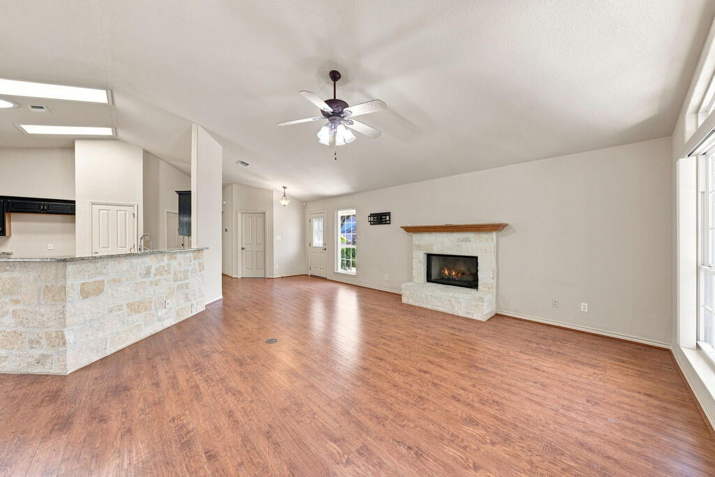 1237 Victory Lane Property Photo 8
