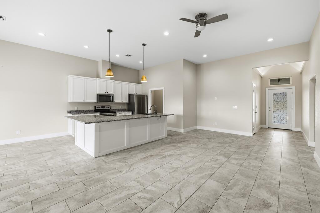 1153 Norfolk Ln Property Photo 6